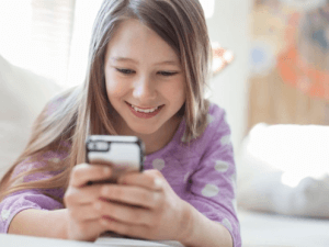 Smartphone Use Linked to Dry Eye in School Children